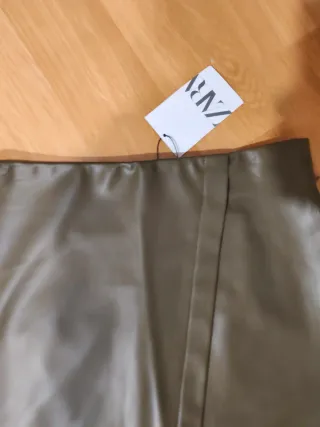 Falda Zara polipiel verde S