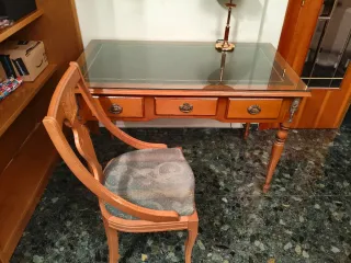 Escritorio madera y silla a juego