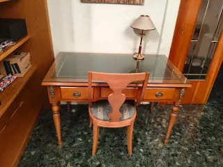 Escritorio madera y silla a juego