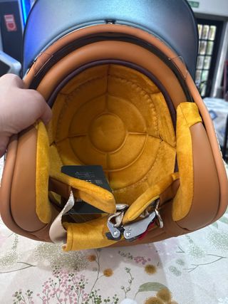 Casco de moto vintage crema y marrón