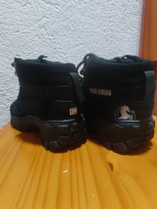 Botas nuevas he has de cuero real antideslizantes.