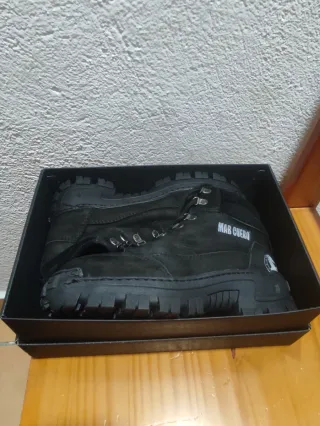 Botas nuevas he has de cuero real antideslizantes.