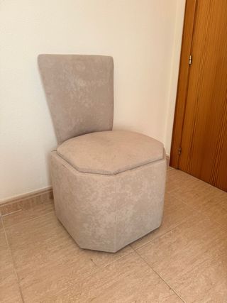 Sillón tapizado con almacenamiento