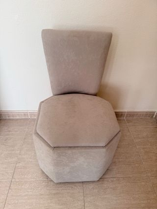 Sillón tapizado con almacenamiento