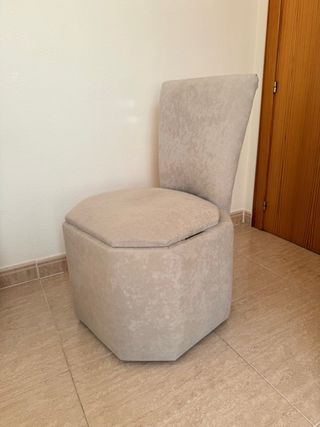 Sillón tapizado con almacenamiento