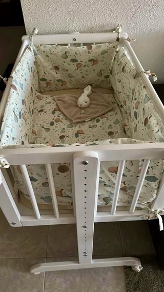 Minicuna bebé blanca con colchón