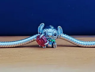 Charm | Stitch con Rosa Disney