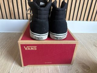 Zapatillas Vans Altas Negras y Blancas