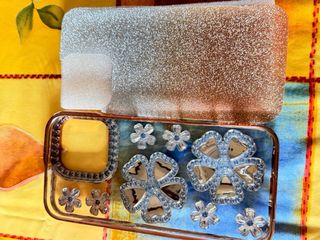 Funda iPhone 16 Pro Max Rose Gold Flores Diamantes