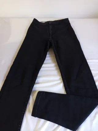 Pantalón vaquero negro