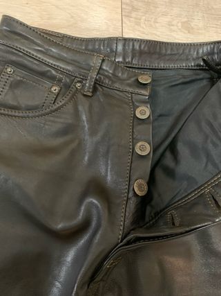 Pantalón de piel negro mujer