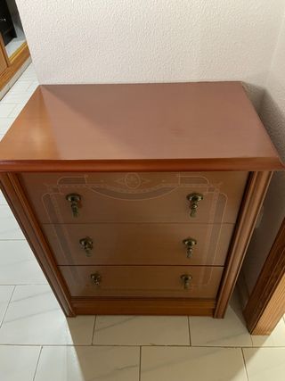 Cajonera de madera con detalles