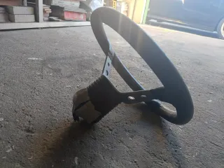 Volante desplazado y piña Seat Ibiza