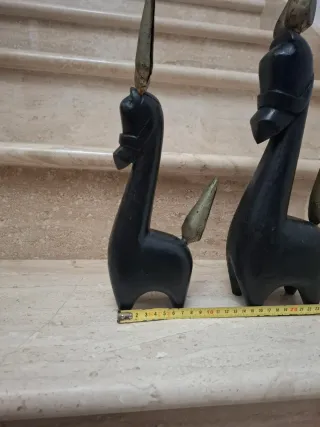 2 Figuras Decorativas Caballo Negro y Dorado