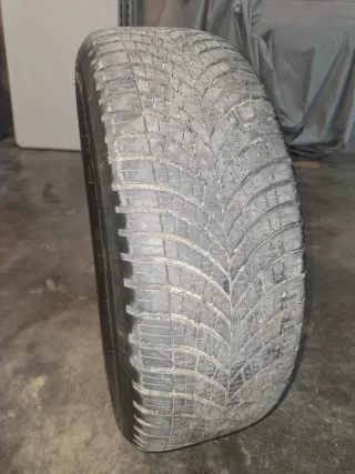 2 Neumáticos Goodyear 215/60 R17 100H 4 Estaciones