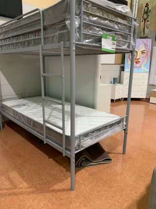 Litera metálica gris