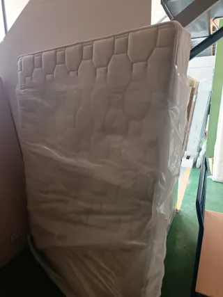 Colchón y base tapizada medida 150*190