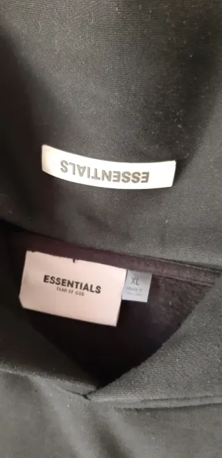 Sudadera ESSENTIALS Negra