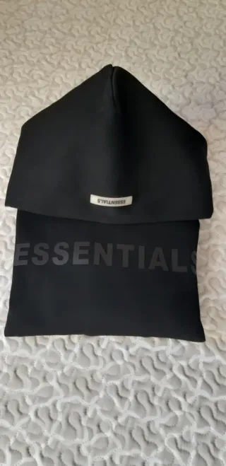 Sudadera ESSENTIALS Negra
