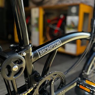 Brompton C-Line Explore M12L Negra 2026
