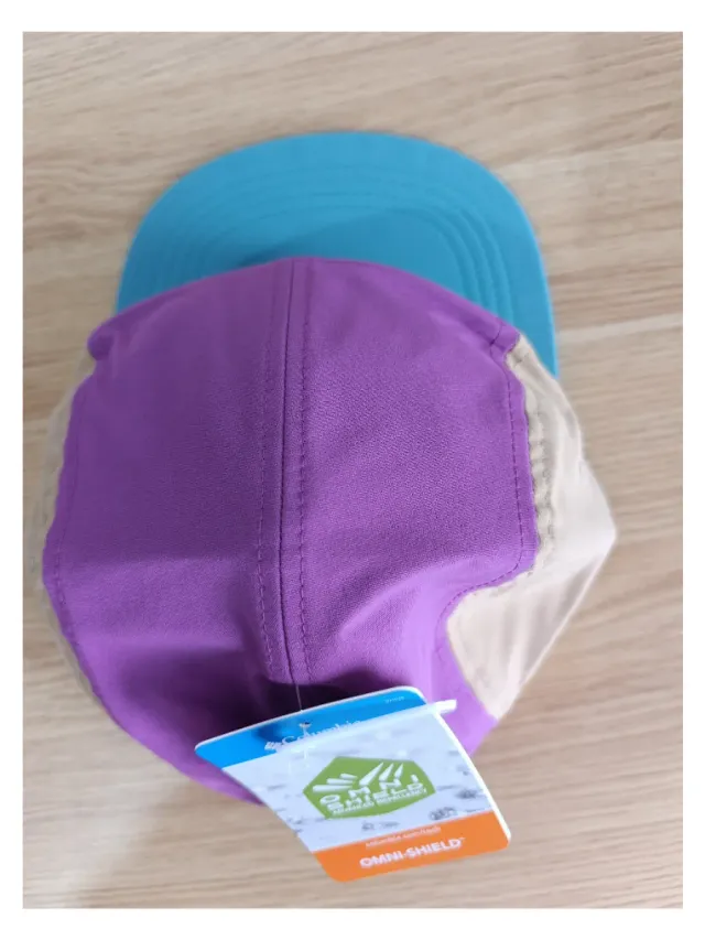 Gorra 5 paneles morada, beige y turquesa