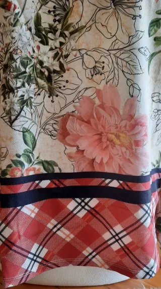 Blusa floral NUEVA talla L
