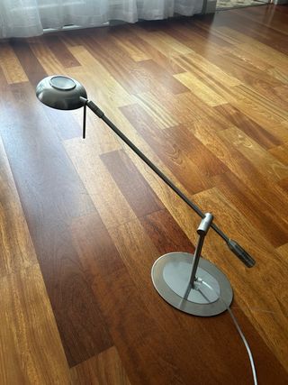 Lámpara de escritorio moderna metal