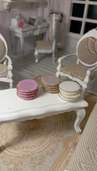 4 piatti miniatura rosa antico e oro 1:12