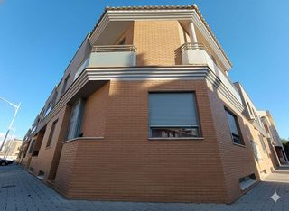 Casa adosada en venta en Santa Cruz - Industria - Polígono Campollano en Albacete