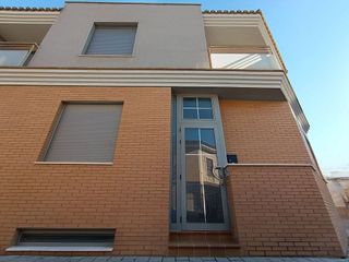 Casa adosada en venta en Santa Cruz - Industria - Polígono Campollano en Albacete