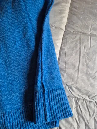 Jersey largo oversize cuello alto azul de Mango