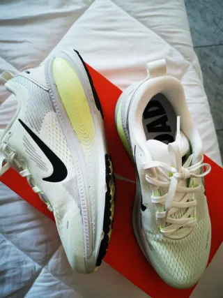 Nike Vomero 18 Zapatillas Running Blancas/Amarilla