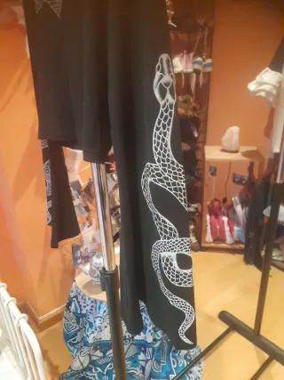 Camiseta negra con serpiente XS