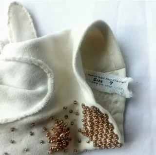 Guanti pura lana panna arrichiti perline bronzo