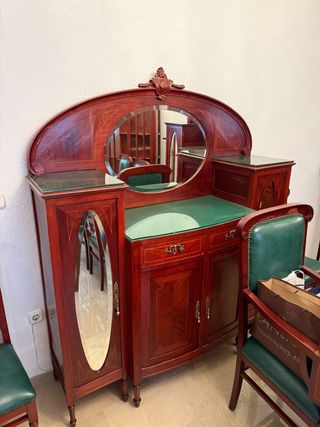 Mueble Art Nouveau con espejo