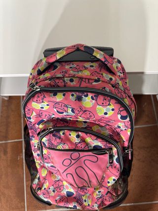 Mochila escolar con compartimentos