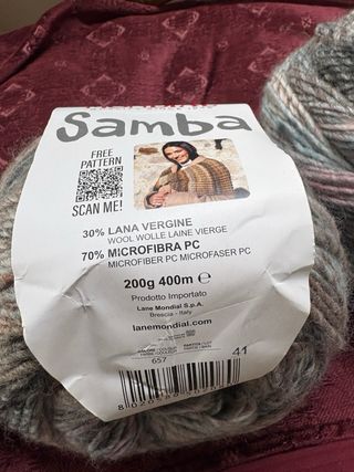 2 gomitoloni da 200g. Info nelle foto