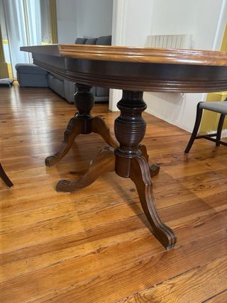 Mesa de jantar em madeira 90x180cm bastante usada