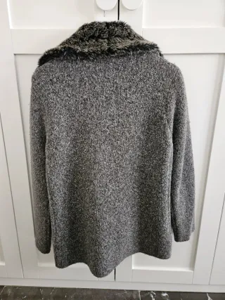 Abrigo gris con pelo