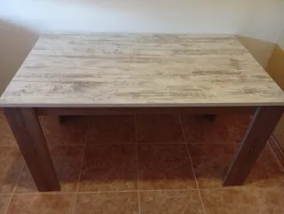 Mesa y 4 sillas comedor