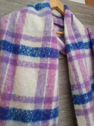 Bufanda cuadros Women'secret morado y blanco