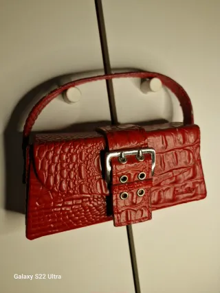 Collana lunga con cerchi rossi e oro