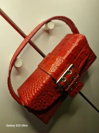 Collana lunga con cerchi rossi e oro