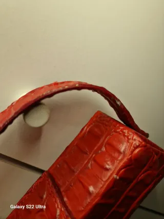 Collana lunga con cerchi rossi e oro