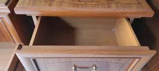 Cassettiera con specchiera + due comodini.