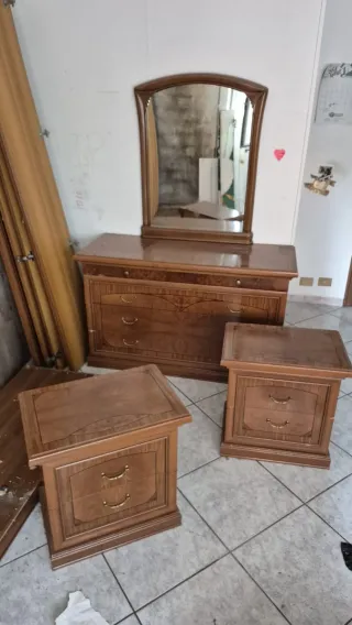 Cassettiera con specchiera + due comodini.