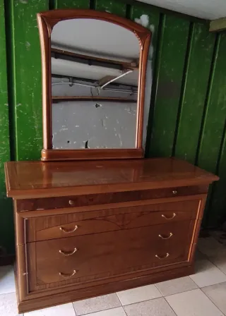 Cassettiera con specchiera + due comodini.