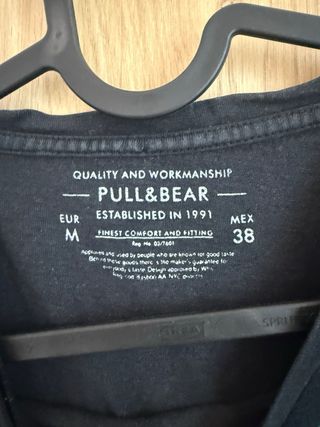 Camiseta Pull&Bear Negra Estampada