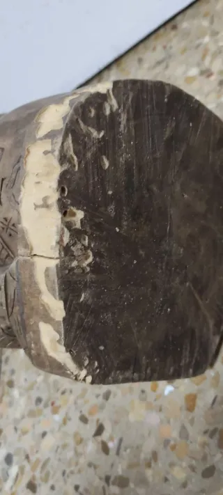 Figura de madera tallada estilo maya