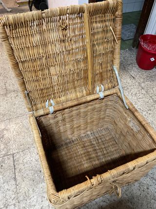 Cesta de mimbre grande con tapa